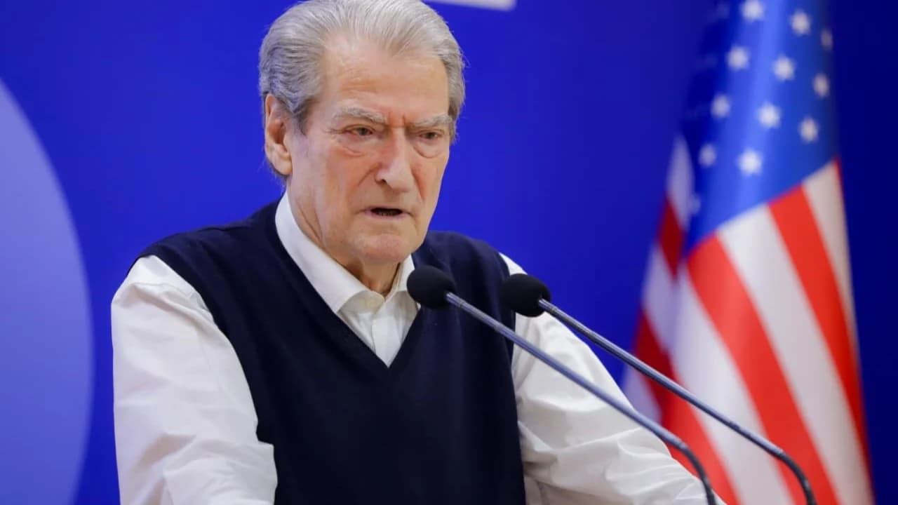 “Do t’ju shterojë ujin”, Berisha reagon ndaj Vuçiçit: Deklaratat e tij sinjal alarmi për Kosovën dhe të gjithë rajonin