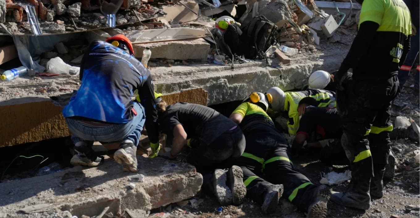 Tërmeti 7.4 ballë në Kolumbi, të paktën 254 të vdekur dhe 2,600 të plagosur/ Ekipet e shpëtimit kërkojnë të mbijetuarit nën rrënoja