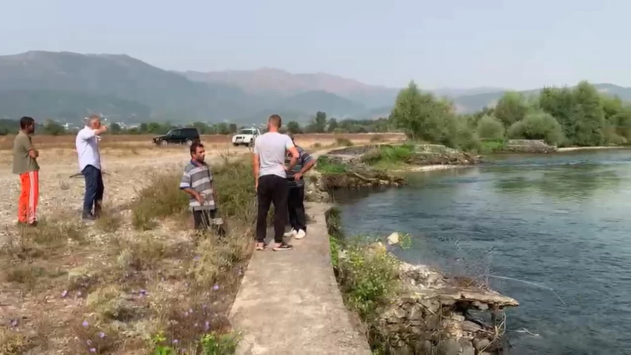 Shkoi me të afërmit për tu larë dhe humbi jetën, gjendet trupi i vajzës 7-vjeçare të mbytur në lumin Drin