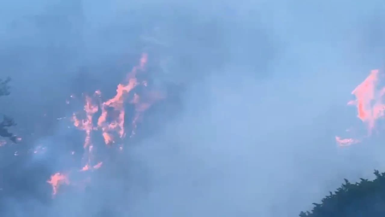 Një zjarr i përmasave të mëdha është regjistruar në fshatin Gurshpatë të Librazhdit.