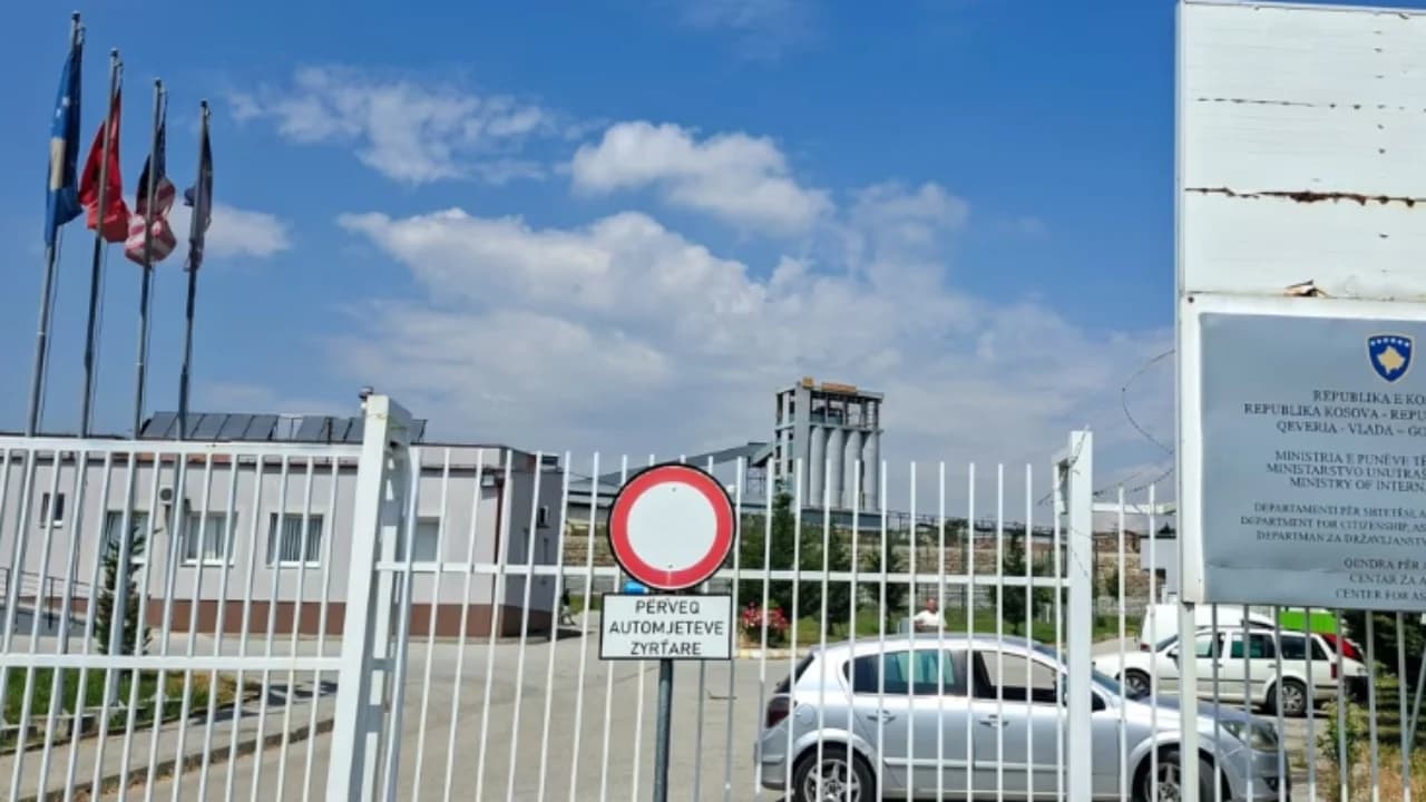 U ndalua në Aeroportin Ndërkombëtar të Prishtinës, shtetasi iranian kërkon azil në Kosovë: Ndihem i kërcënuar atje
