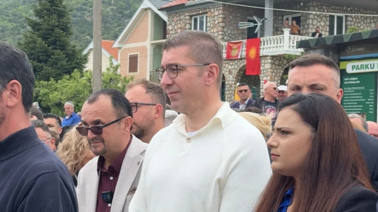 “Keqardhje që nuk u luajt himni kombëtar”, Ministria e Jashtme reagon pas incidentit në Pustec në praninë e Mickovskit: Mungesë respekti dhe shmangie rregullash