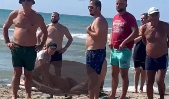 Momente paniku në Seman/ 70 vjeçari rrezikon të mbytet, shpëtohet nga vëzhguesit e plazhit
