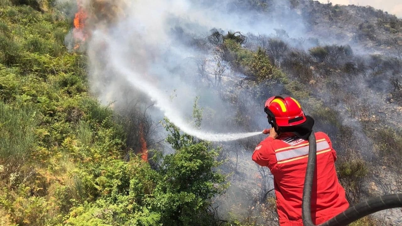 34 vatra zjarri në 24 orë/ Ministria e Mbrojtjes: 5 aktive, në terren 481 forca dhe 44 automjete zjarrfikëse