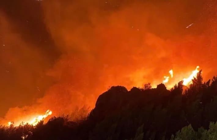 Zjarri në Krujë/ Vijon aktive një vatër në lagjen Abazë, lirohet i moshuari që u arrestua për ngjarjen