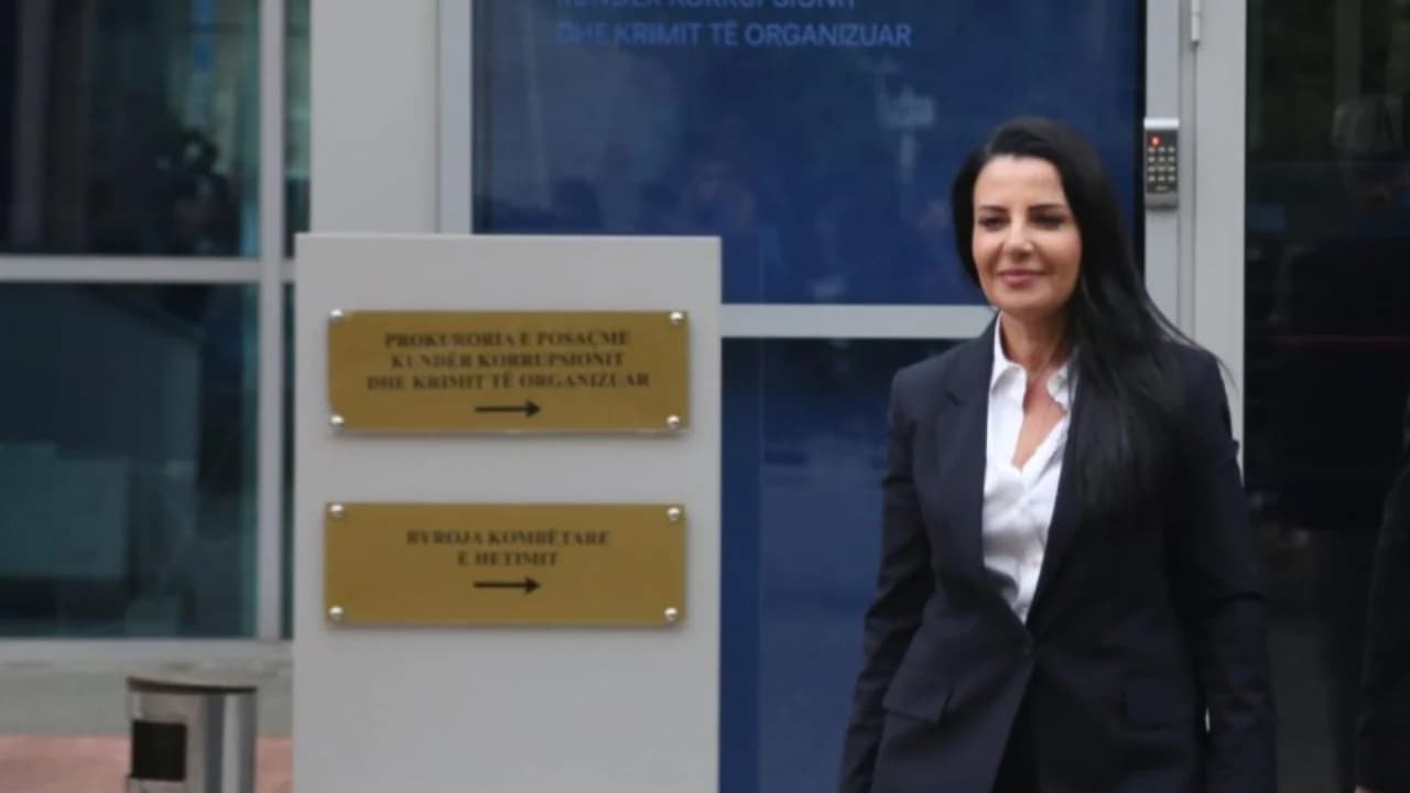 25 mijë euro vetëm pishina/ Email-et dhe dokumentet në dosje, SPAK ia atribuon vilën Belinda Ballukut. Heshtin “Atelier 4” dhe “Green Coast