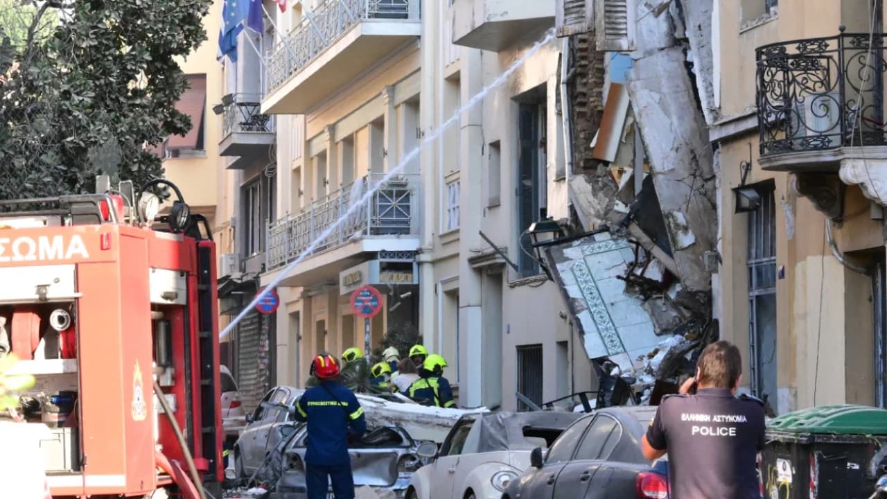 Shpërthim i fuqishëm në Athinë, shembet një ndërtesë dykatëshe dhe plagoset një kalimtar. Dyshimet e para të policisë