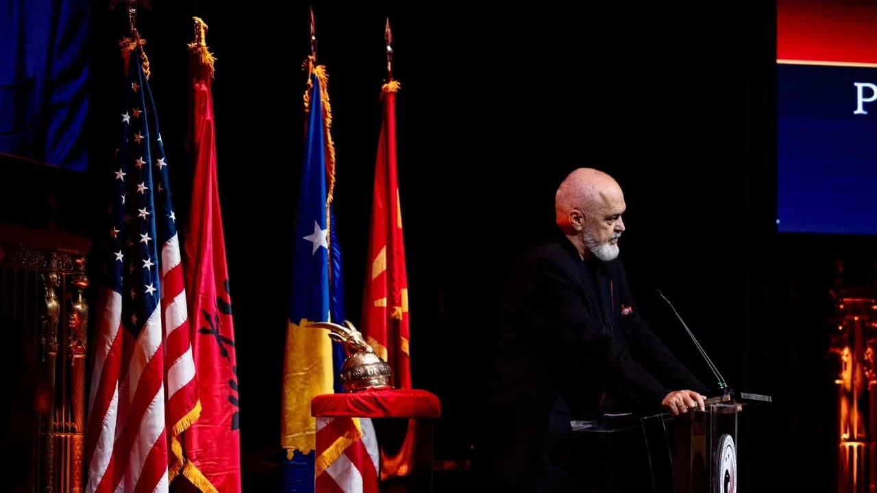 “Na sulmojnë përmes medias sociale”/ Kryeministri Rama: Nuk jam avokat për t’i mbyllur ato, e vërteta nuk ka qenë kurrë kaq e shpërfillur
