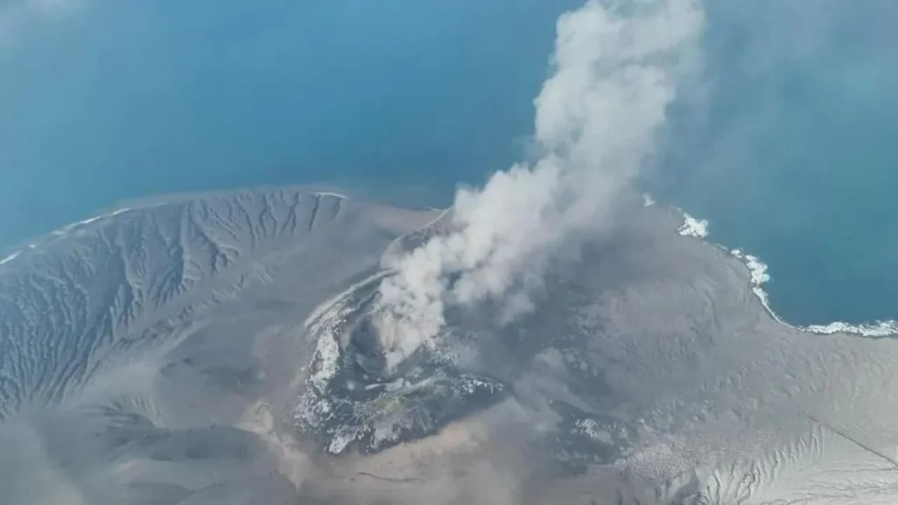 Shpërthen vullkani në Indonezi, pezullohen 209 fluturime dhe bllokohen mijëra pasagjerë