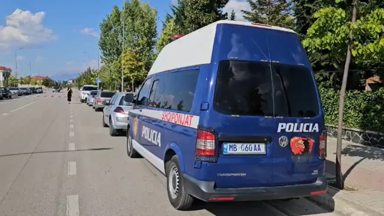 Të shtëna me armë zjarri në Korçë, një person plagoset nga kushëriri i tij, autori shpallet në kërkim