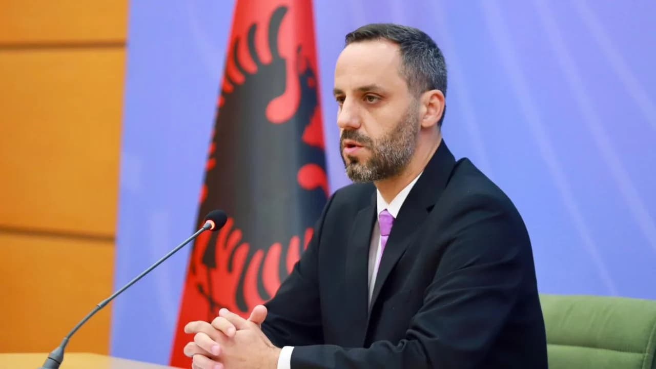 Kryeministri Rama liron nga detyra ministrin e Brendshëm, Besfort Lamallari, Ervin Demo merr postin e tij