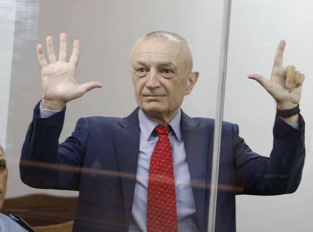 Ilir Meta del nga kafazi! Gjykata e Apelit pranon kërkesën e ish-presidentit, shtyhet shqyrtimi i kërkesës për zëvendësimin e masës