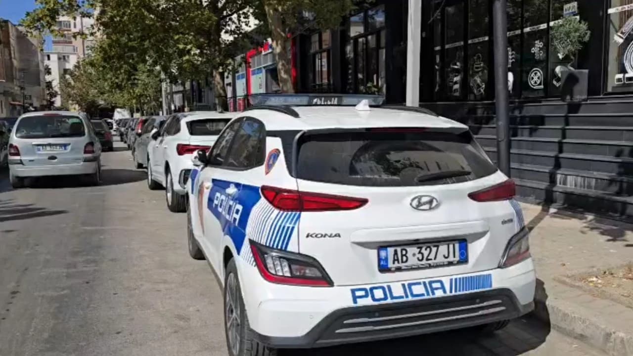 Të shtëna me armë zjarri në Urakë, disa persona qëlluan drejt një makine të parkuar në oborrin e një shtëpie, gjendet një automjet i djegur 2 km larg vendngjarjes