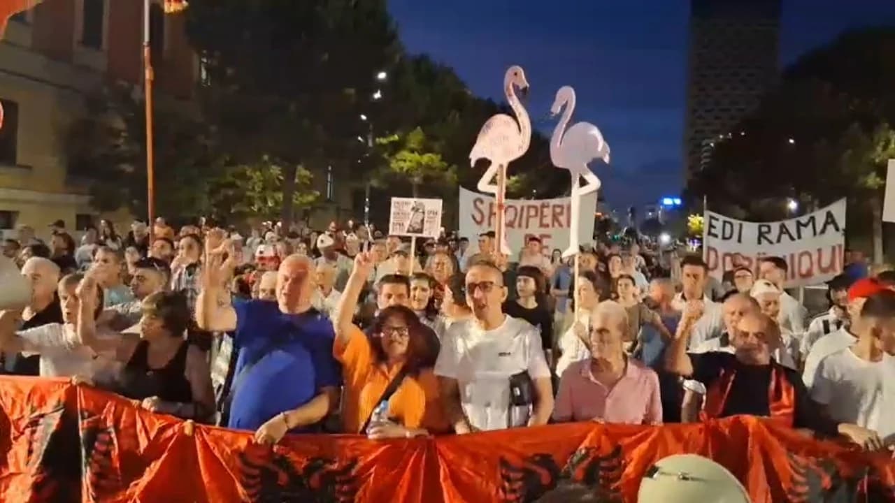 Sot 100 ditë tubim, protestuesit paralajmërojnë rrethimin e Kryeministrisë: Shqipëria nuk është në shitje