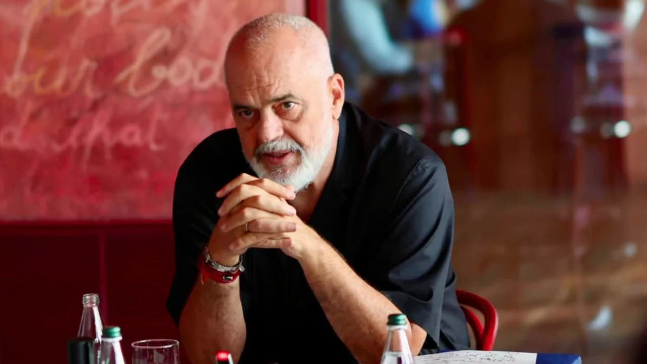 “Ah, sikur t’i kisha shkruar vetë…”/ Rama ndan reflektimin për ‘industrinë e llumit’: Si po ushqehet çdo ditë makineria e zemërimit dhe urrejtjes