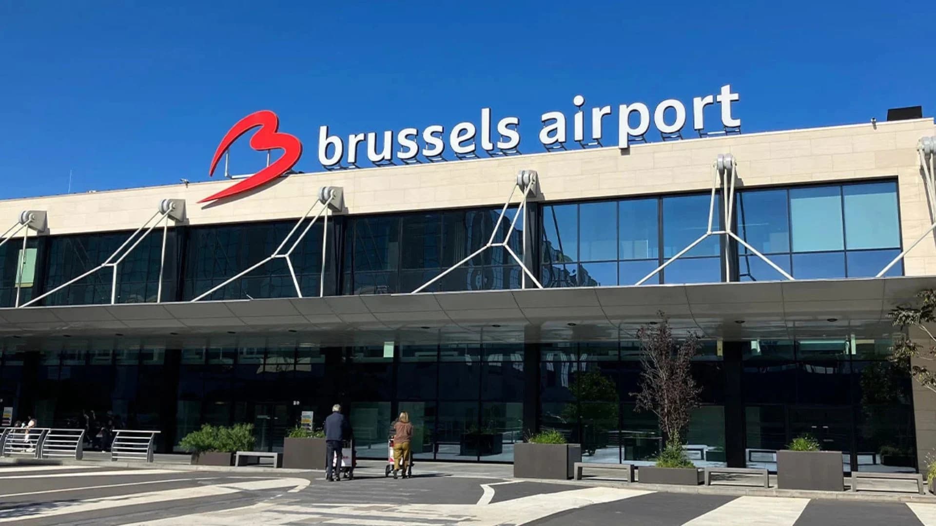 Panik në Bruksel/ Droni i panjohur pikaset në hapësirën ajrore të aeroportit të kryeqytetit belg, ndërpriten uljet dhe ngritjet për 30 minuta
