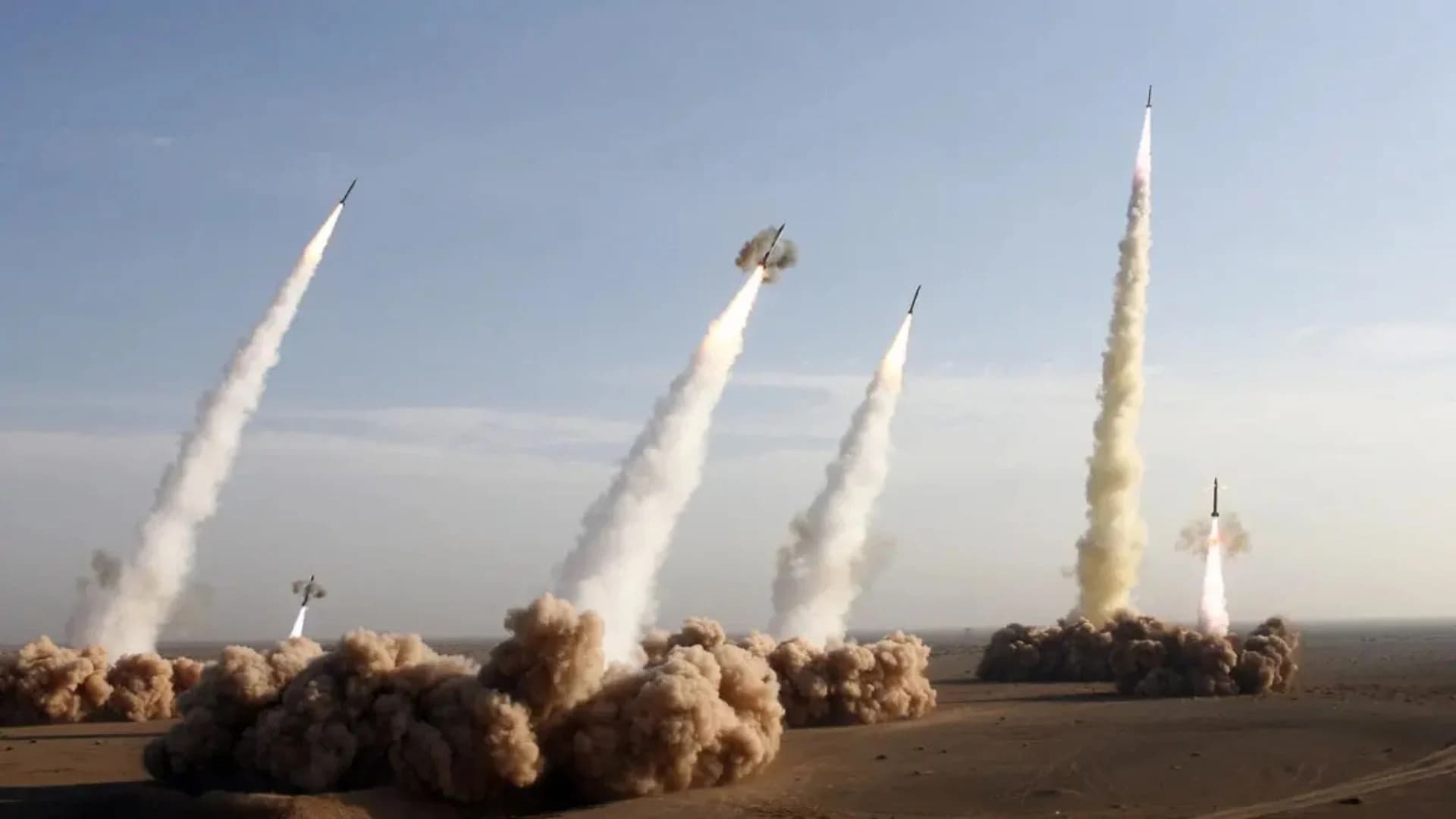 Irani i përgjigjet SHBA-së pas sulmit që shkaktoi 4 viktima, godet me dronë e raketa baza amerikane në Bahrein, Jordani dhe Irak