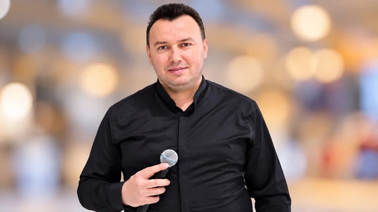 Detaje të reja për arrestimin e këngëtarit fierak, Erind Xhaferi u procedua dy vite më parë për ngacmim seksual