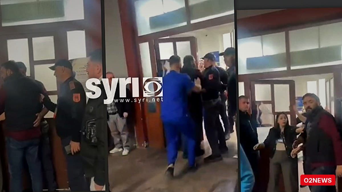 Deputetë të PD hyjnë me forcë në Spitalin e Traumës pasi u ndaluan në hyrje