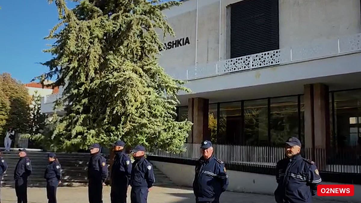 Korçë: Protestë e paralajmëruar në orën 10:00, prani e shtuar policie te institucionet dhe gjimnazet