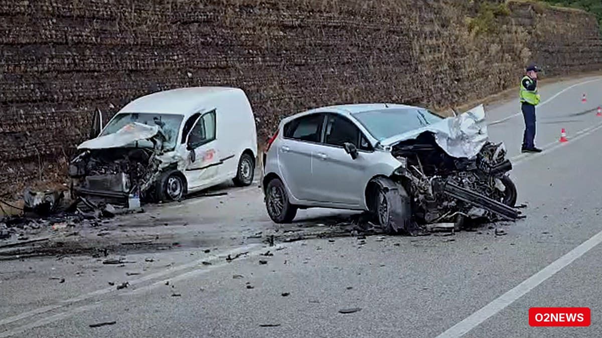 Përplasje mes dy makinave në Levan–Tepelenë, dy drejtues dërgohen në spital