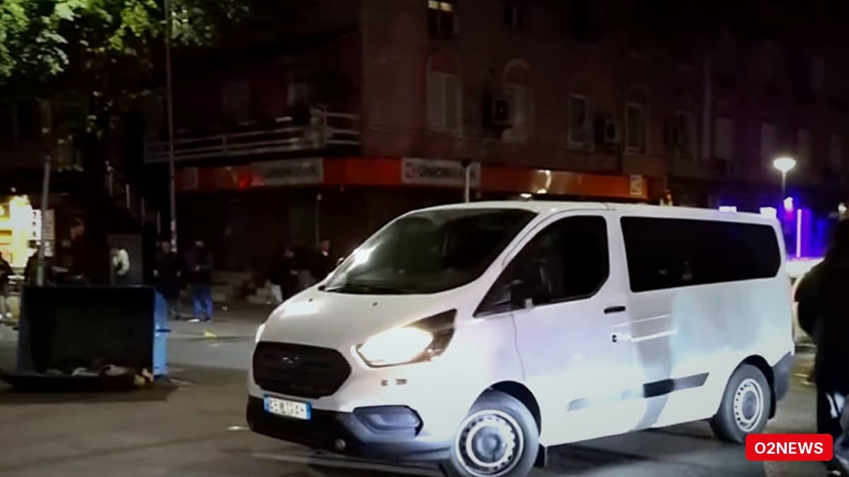 Policia ndërhyn te “Myslym Shyri”, disa protestues shoqërohen mes përplasjeve në Tiranë