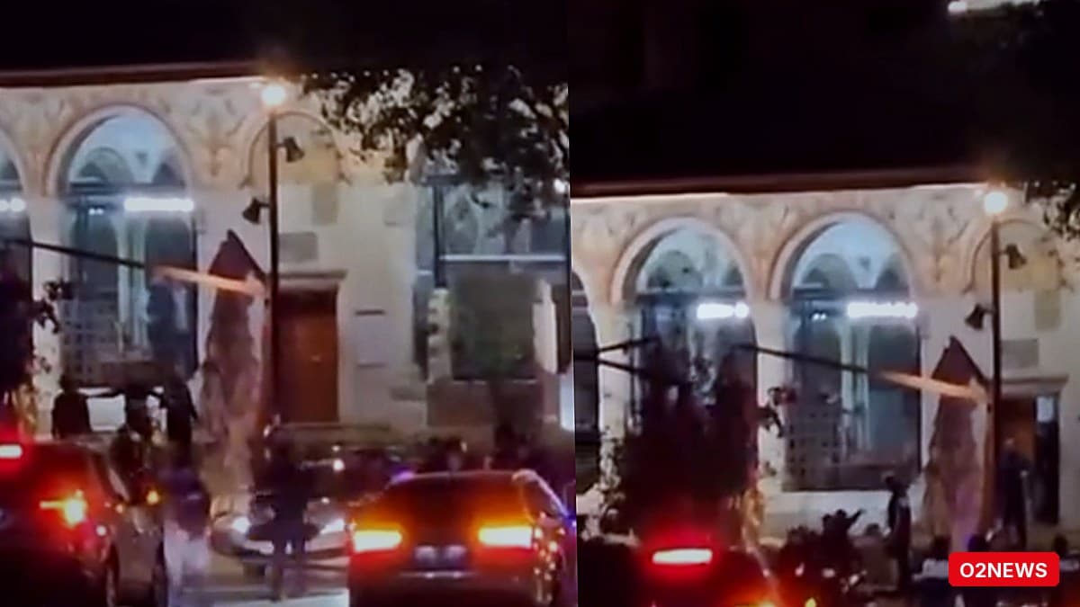 Policia shoqëron me forcë disa protestues pranë xhamisë Et’hem Beu në Tiranë