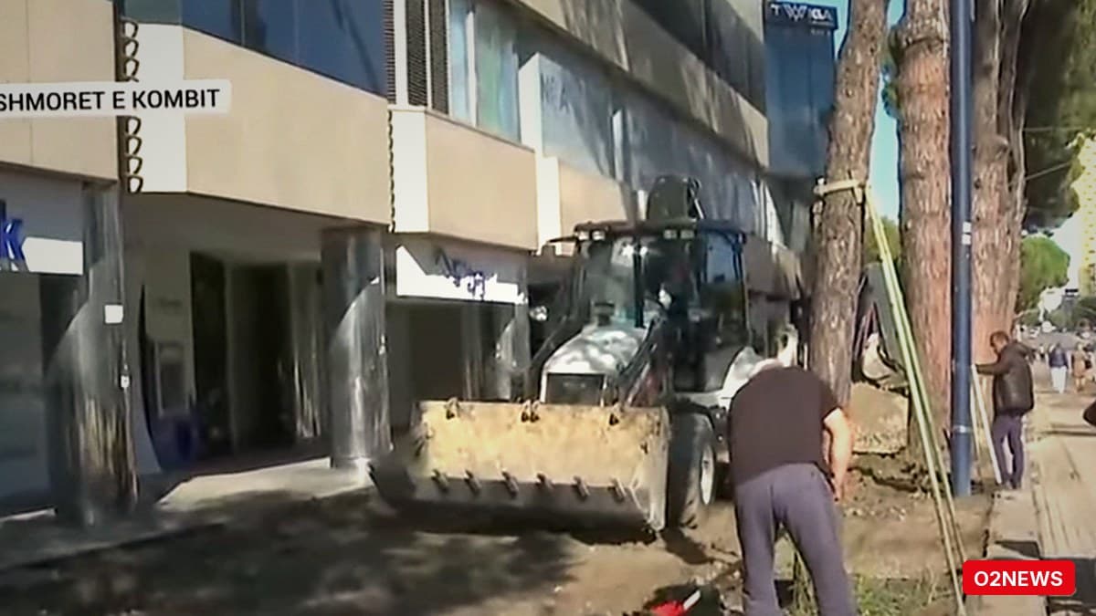 Rama paralajmëron masa ndaj protestuesve; fadromat heqin gurët në bulevard para Kryeministrisë