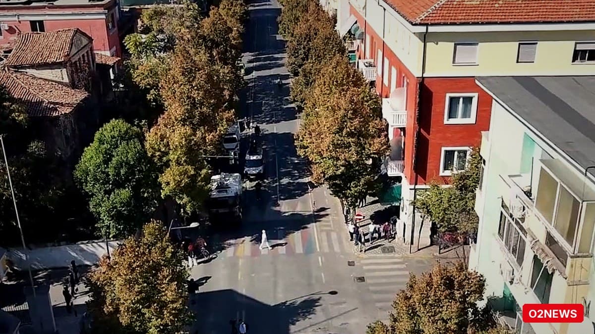 Tiranë e qetë para protestës së gjashtë: lëvizje të pakta dhe dyqane të fortifikuara